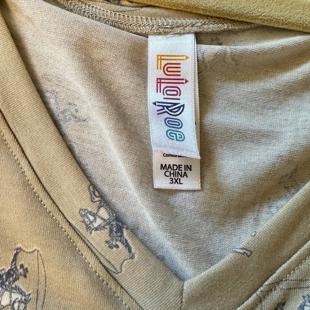 LulaRoe Christy V-Neck Short Sleeve Top in tan with cowboy & horses 3X NWT - Picture 5 of 9